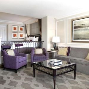 Prestige King Suite